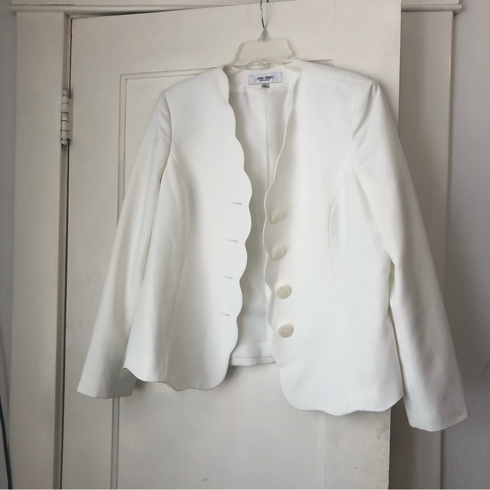 Jones Studio White scallop detail blazer